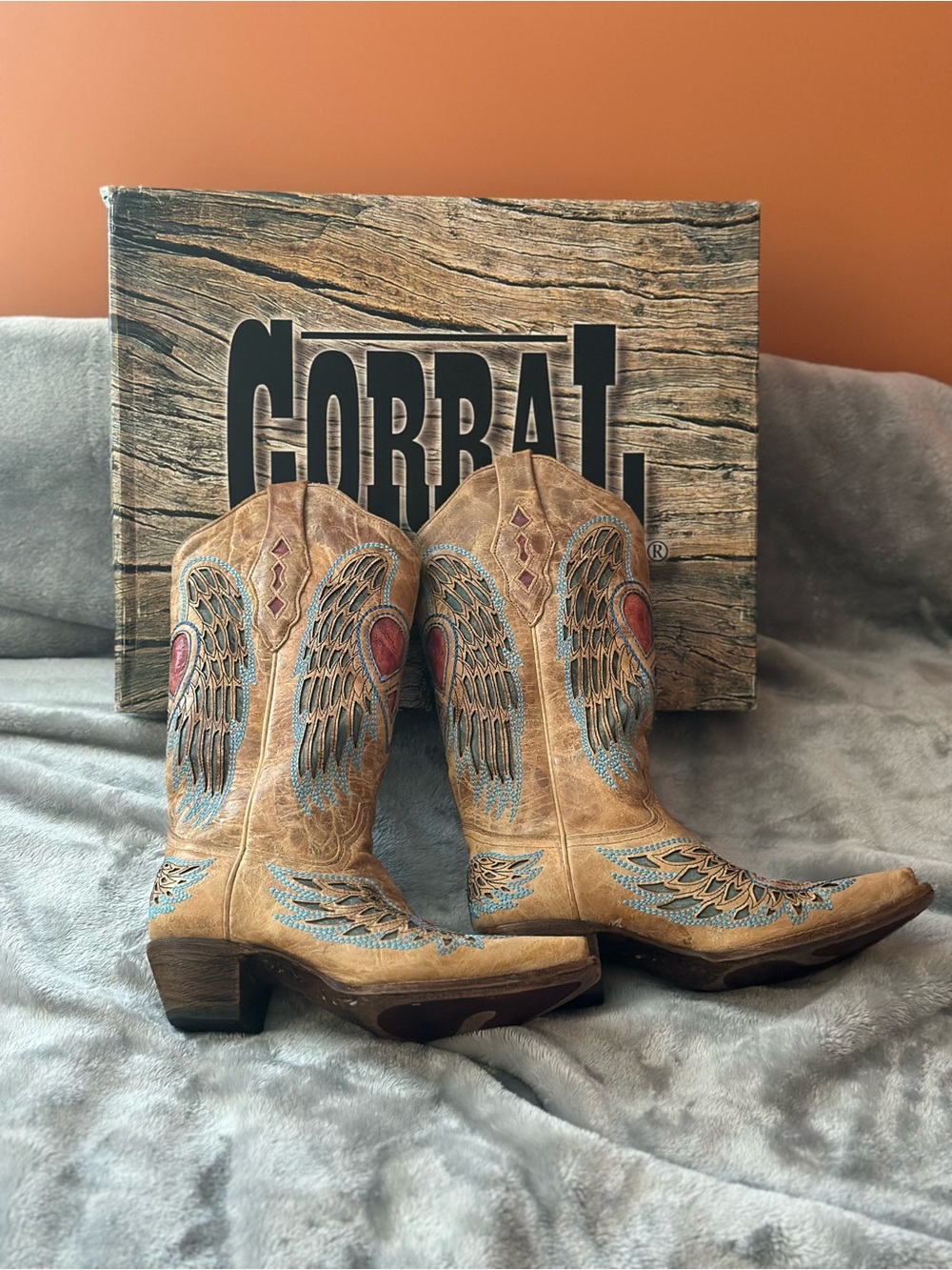 Like new! Corral angel wing cowgirl boots snip toe. Beautiful!!